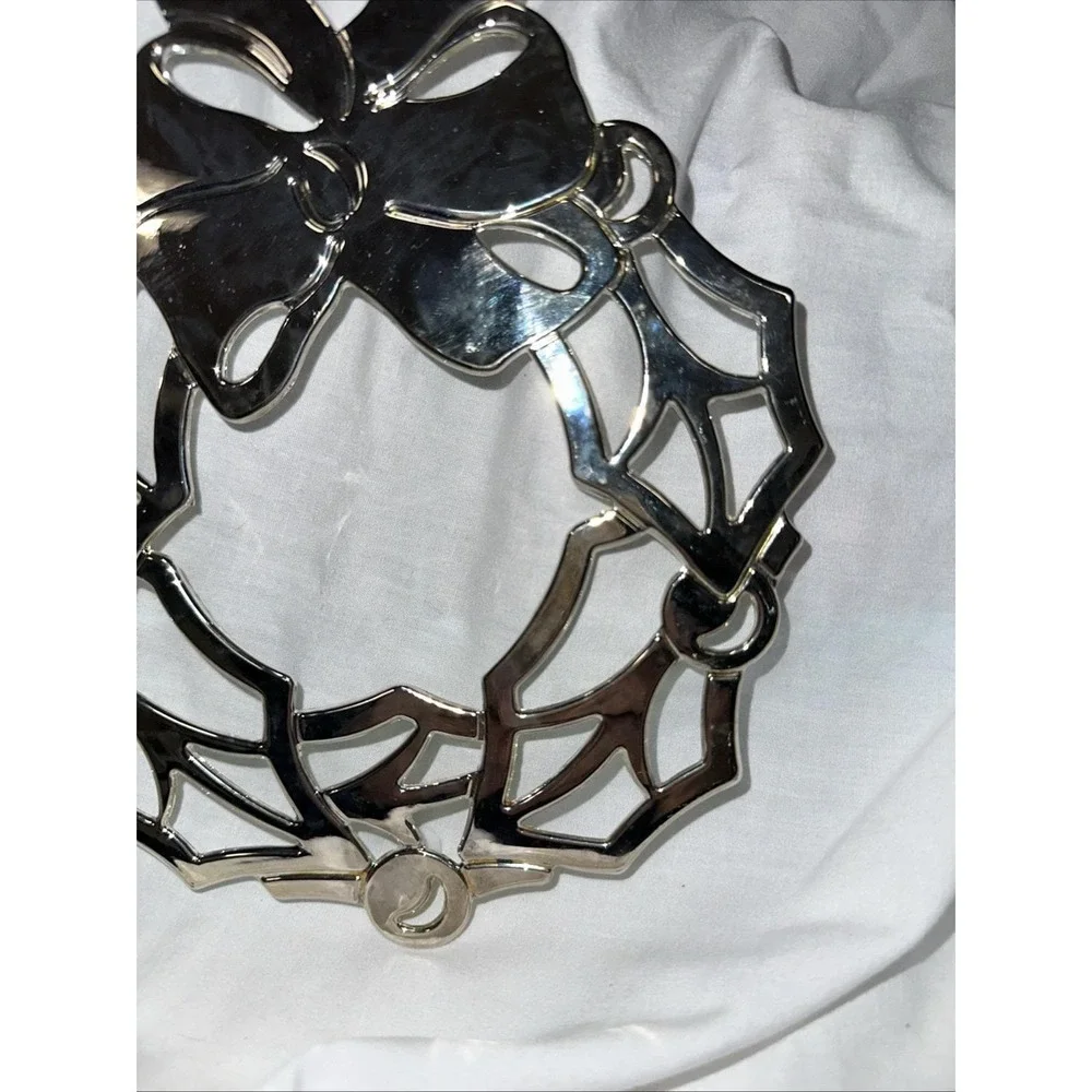 Silver‎ Played Wreath Trivet